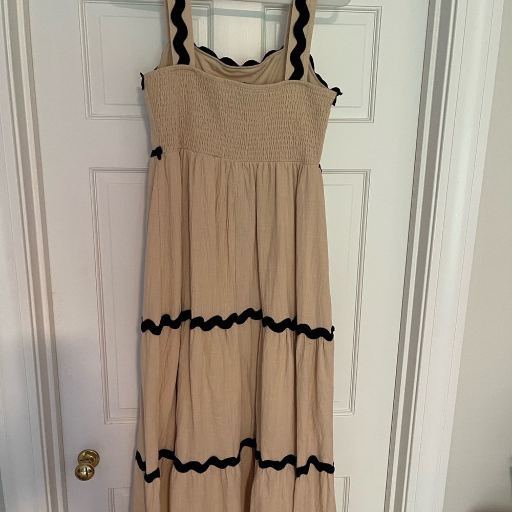 She + Sky Tan and Black Maxi Dress - Picture 2 of 3